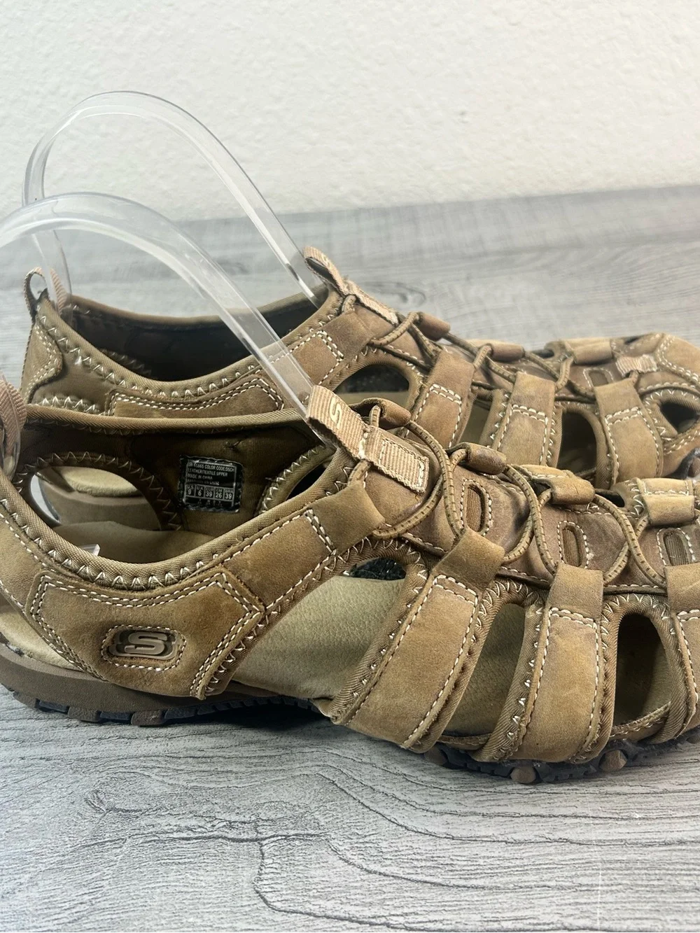 Skechers Tan Suede Closed-Toe Outdoor Fisherman Sandals Women’s Size 9
